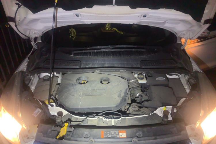Used Ford Kuga 2015 2.0L GTDi Four-Wheel Drive Elite Model Engine Bay