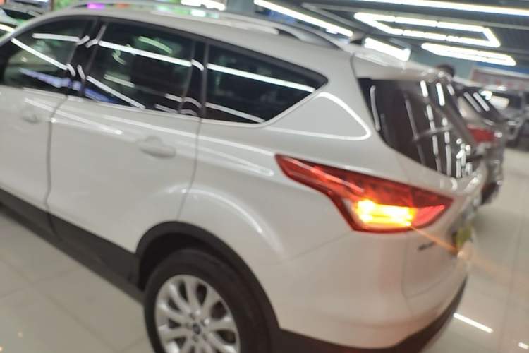 Used Ford Kuga 2015 1.5L GTDi Two-Wheel Drive Fashion Edition Exterior 2