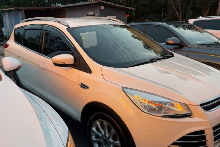 Used Ford Kuga 2015 1.5L GTDi Two-Wheel-Drive Comfort Model Exterior 2