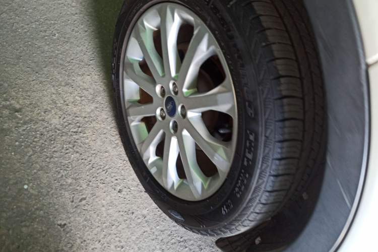 Used Ford Kuga 2015 1.5L GTDi Two-Wheel Drive Fashion Edition Exterior 2