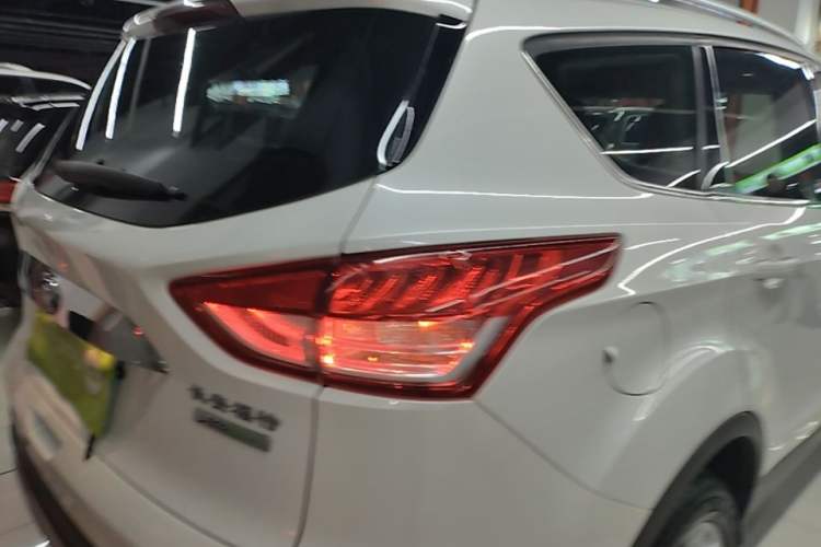 Used Ford Kuga 2015 1.5L GTDi Two-Wheel Drive Fashion Edition Exterior 3