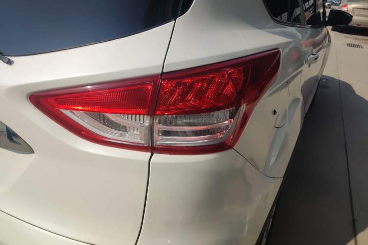 Used Ford Kuga 2015 2.0L GTDi Four-Wheel-Drive Sport Model Exterior 3