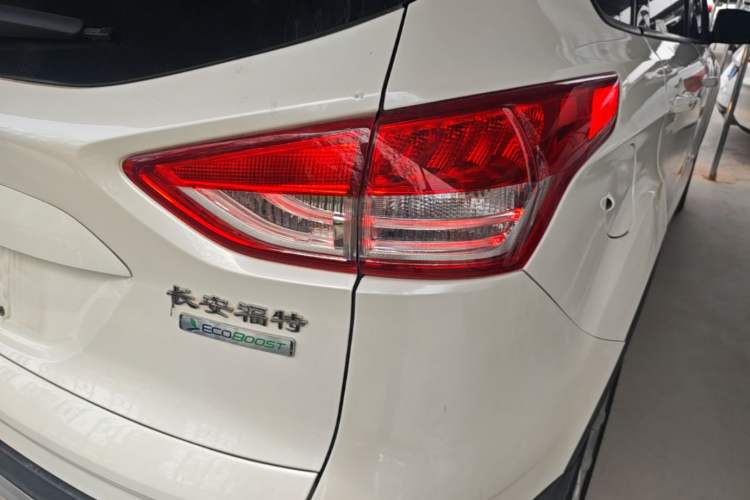 Used Ford Kuga 2015 1.5L GTDi Two-Wheel-Drive Comfort Model Exterior 3