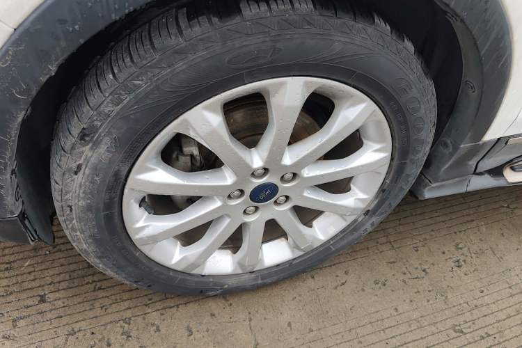 Used Ford Kuga 2015 1.5L GTDi Two-Wheel-Drive Comfort Model Exterior 4