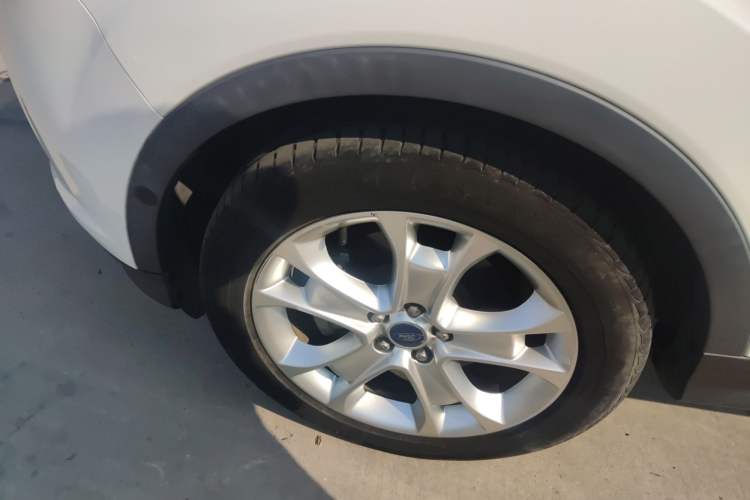 Used Ford Kuga 2015 2.0L GTDi Four-Wheel-Drive Sport Model Exterior 4