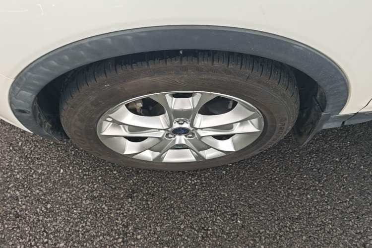 Used Ford Kuga 2015 2.0L GTDi Four-Wheel-Drive Sport Model Exterior 4