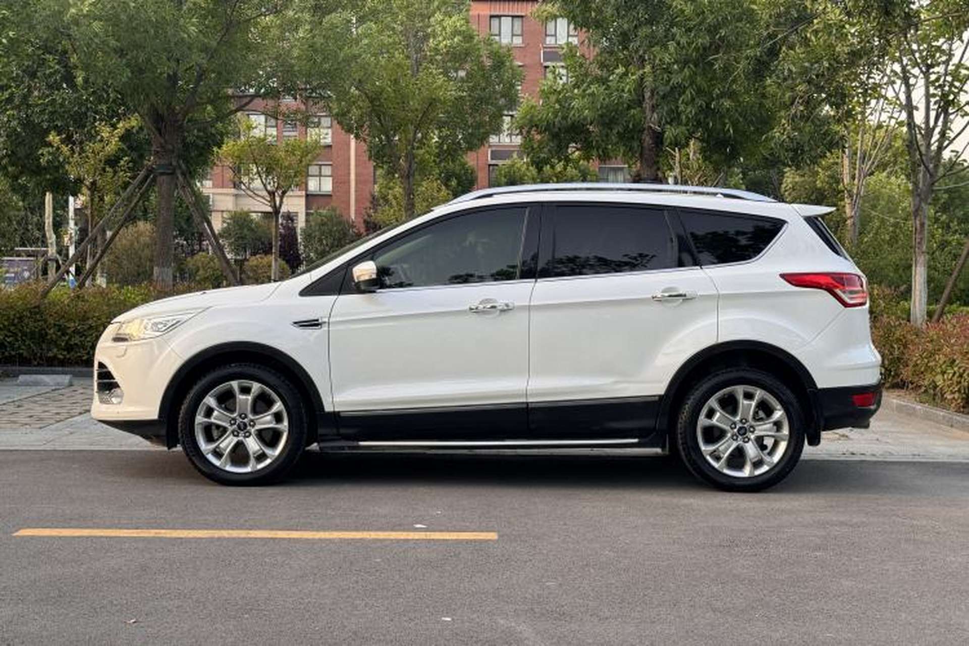 Used Ford Kuga 2015 2.0L GTDi Four-Wheel-Drive Sport Model Exterior 4