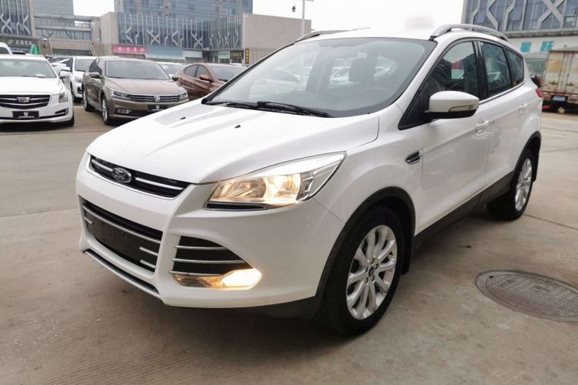 Used Ford Kuga 2015 1.5L GTDi Two-Wheel-Drive Comfort Model Front Left 45 Deg