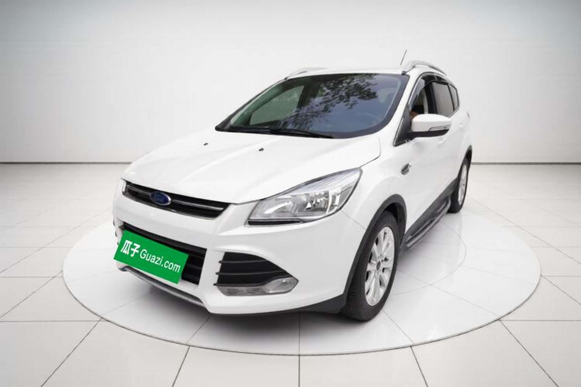 Used Ford Kuga 2015 1.5L GTDi Two-Wheel-Drive Comfort Model Front Left 45 Deg