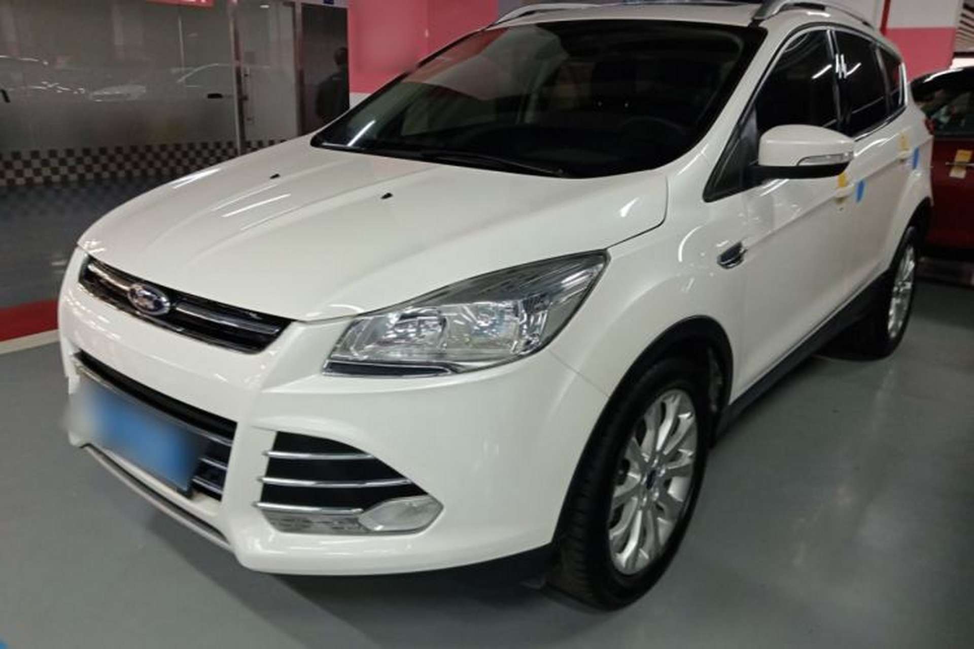 Used Ford Kuga 2015 1.5L GTDi Two-Wheel Drive Fashion Edition Front Left 45 Deg