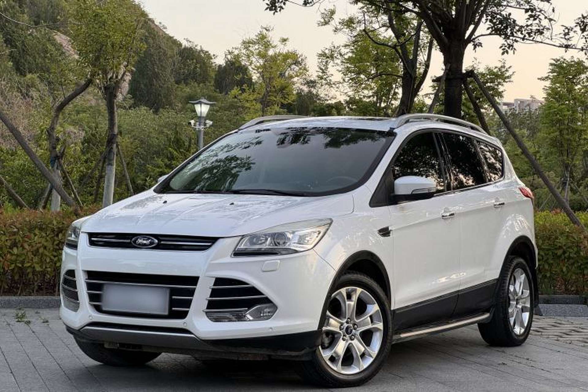 Used Ford Kuga 2015 2.0L GTDi Four-Wheel-Drive Sport Model Front Left 45 Deg