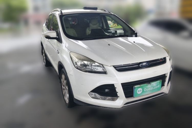 Used Ford Kuga 2015 1.5L GTDi Two-Wheel-Drive Comfort Model Front Right 45 Deg