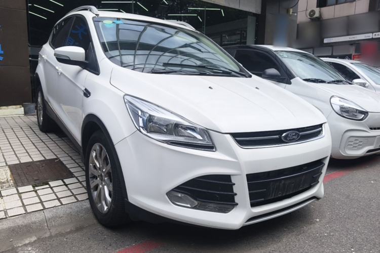 Used Ford Kuga 2015 1.5L GTDi Two-Wheel-Drive Comfort Model Front Right 45 Deg