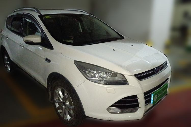 Used Ford Kuga 2015 2.0L GTDi Four-Wheel-Drive Sport Model Front Right 45 Deg