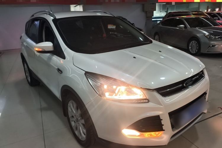 Used Ford Kuga 2015 1.5L GTDi Two-Wheel-Drive Comfort Model Front Right 45 Deg
