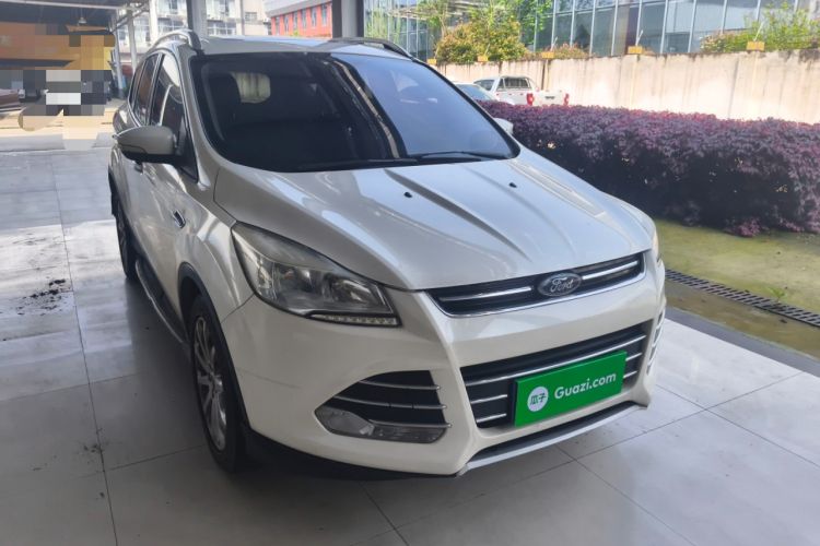 Used Ford Kuga 2015 1.5L GTDi Four-Wheel-Drive Elite Model Front Right 45 Deg