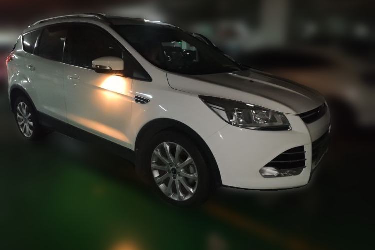 Used Ford Kuga 2015 1.5L GTDi Two-Wheel Drive Fashion Edition Front Right 45 Deg