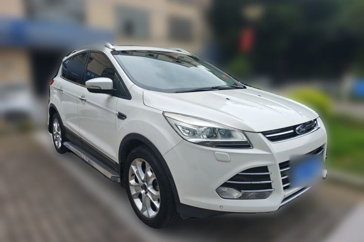 Used Ford Kuga 2015 2.0L GTDi Four-Wheel-Drive Sport Model Front Right 45 Deg