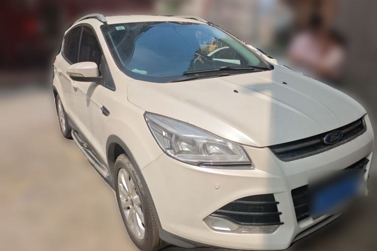 Used Ford Kuga 2015 1.5L GTDi Two-Wheel-Drive Comfort Model Front Right 45 Deg