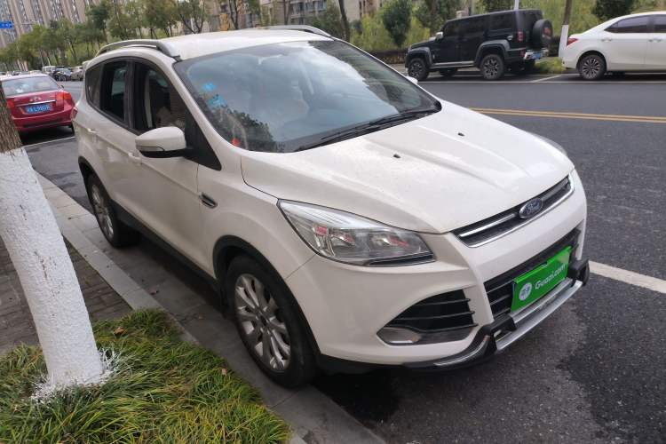 Used Ford Kuga 2015 1.5L GTDi Two-Wheel-Drive Comfort Model Front Right 45 Deg