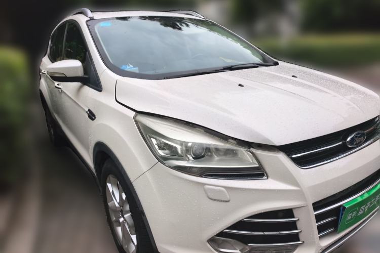 Used Ford Kuga 2015 2.0L GTDi Four-Wheel-Drive Sport Model Front Right 45 Deg