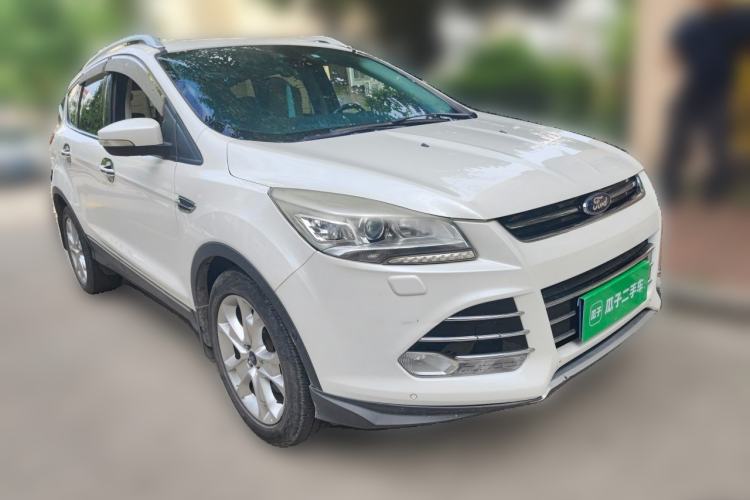 Used Ford Kuga 2015 2.0L GTDi Four-Wheel-Drive Sport Model Front Right 45 Deg