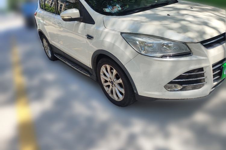 Used Ford Kuga 2015 1.5L GTDi Two-Wheel Drive Fashion Edition Front Right 45 Deg