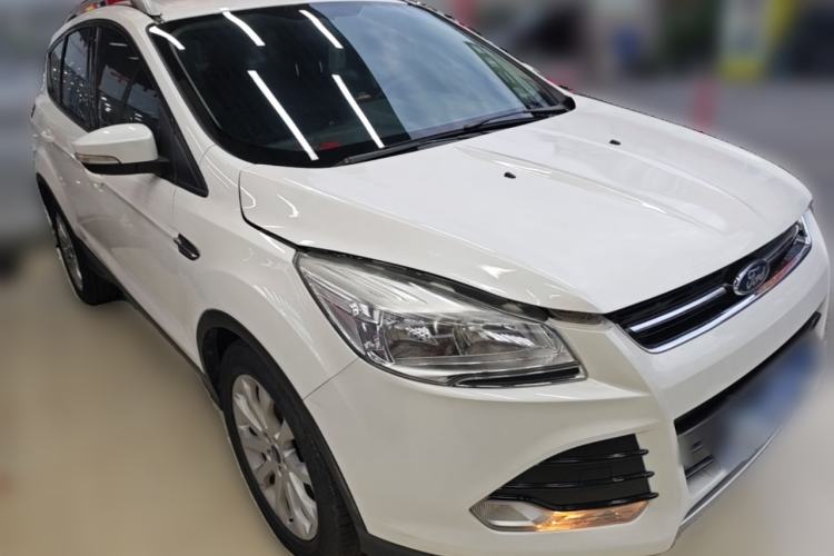 Used Ford Kuga 2015 1.5L GTDi Two-Wheel-Drive Comfort Model Front Right 45 Deg
