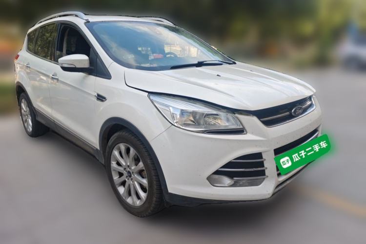 Used Ford Kuga 2015 1.5L GTDi Four-Wheel-Drive Elite Model Front Right 45 Deg