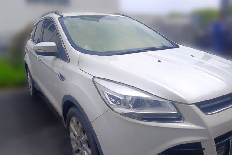 Used Ford Kuga 2015 1.5L GTDi Two-Wheel-Drive Comfort Model Front Right 45 Deg