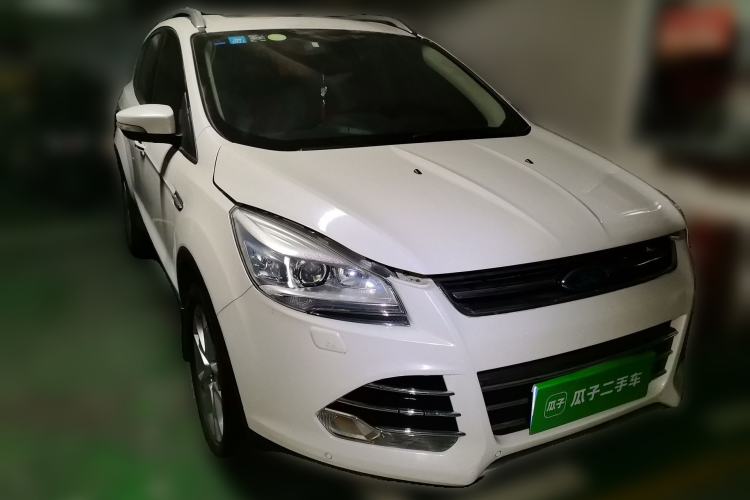 Used Ford Kuga 2015 2.0L GTDi Four-Wheel-Drive Sport Model Front Right 45 Deg
