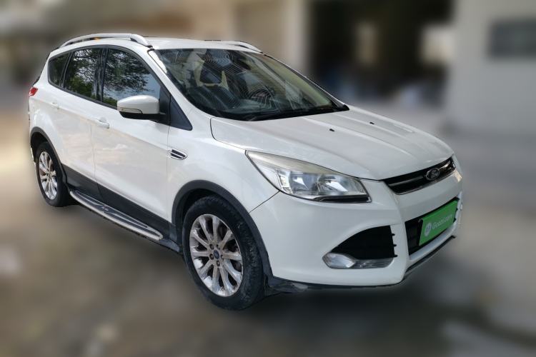 Used Ford Kuga 2015 1.5L GTDi Two-Wheel-Drive Comfort Model Front Right 45 Deg