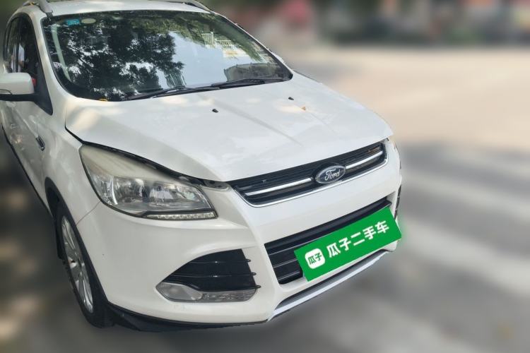 Used Ford Kuga 2015 1.5L GTDi Two-Wheel-Drive Comfort Model Front Right 45 Deg
