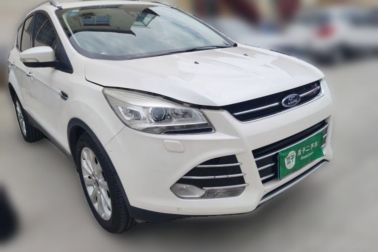 Used Ford Kuga 2015 2.0L GTDi Four-Wheel-Drive Sport Model Front Right 45 Deg