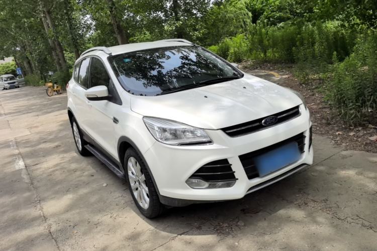 Used Ford Kuga 2015 1.5L GTDi Two-Wheel-Drive Comfort Model Front Right 45 Deg