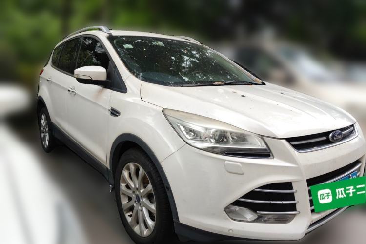 Used Ford Kuga 2015 2.0L GTDi Four-Wheel-Drive Sport Model Front Right 45 Deg