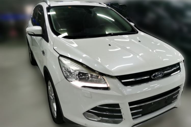 Used Ford Kuga 2015 2.0L GTDi Four-Wheel-Drive Sport Model Front Right 45 Deg