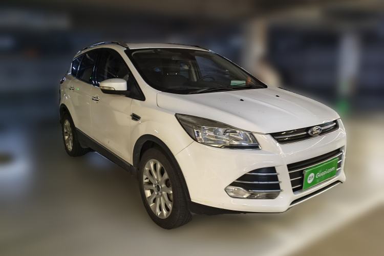 Used Ford Kuga 2015 1.5L GTDi Four-Wheel-Drive Elite Model Front Right 45 Deg