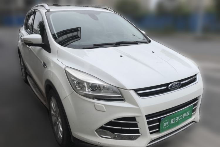 Used Ford Kuga 2015 2.0L GTDi Four-Wheel-Drive Sport Model Front Right 45 Deg