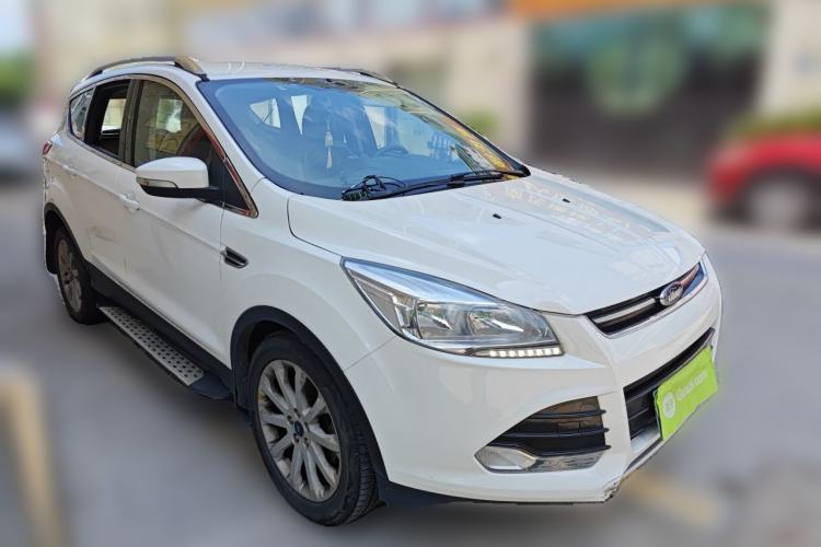Used Ford Kuga 2015 1.5L GTDi Two-Wheel-Drive Comfort Model Front Right 45 Deg