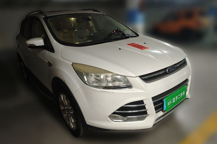 Used Ford Kuga 2015 1.5L GTDi Four-Wheel-Drive Elite Model Front Right 45 Deg