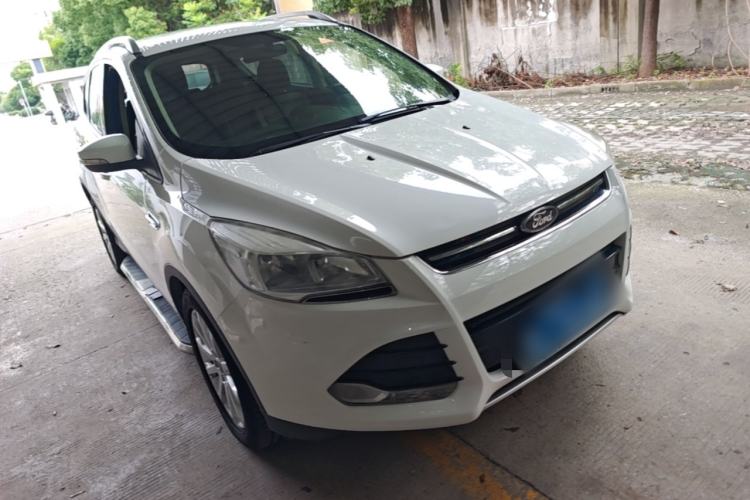 Used Ford Kuga 2015 1.5L GTDi Two-Wheel-Drive Comfort Model Front Right 45 Deg