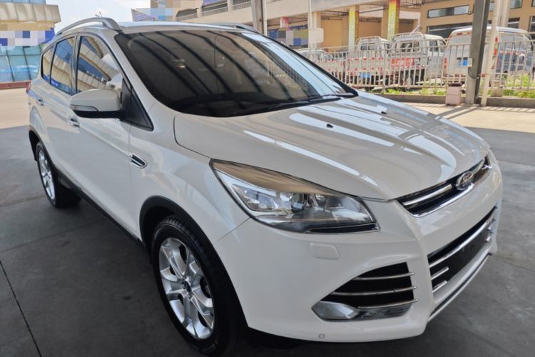 Used Ford Kuga 2015 2.0L GTDi Four-Wheel-Drive Sport Model Front Right 45 Deg