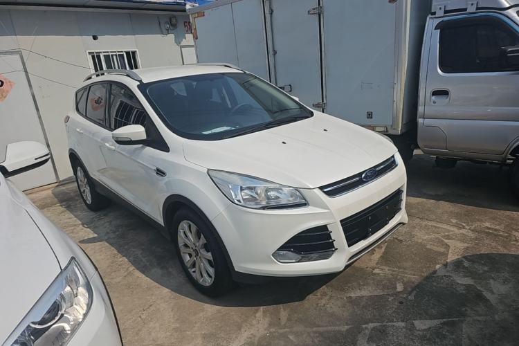 Used Ford Kuga 2015 1.5L GTDi Two-Wheel-Drive Comfort Model Front Right 45 Deg