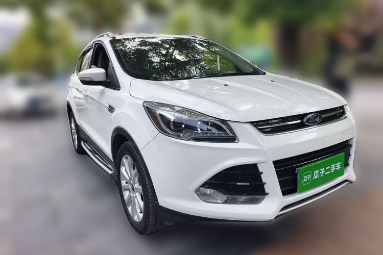 Used Ford Kuga 2015 1.5L GTDi Two-Wheel-Drive Comfort Model Front Right 45 Deg