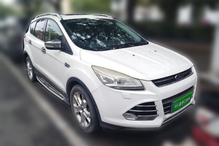 Used Ford Kuga 2015 2.0L GTDi Four-Wheel-Drive Sport Model Front Right 45 Deg