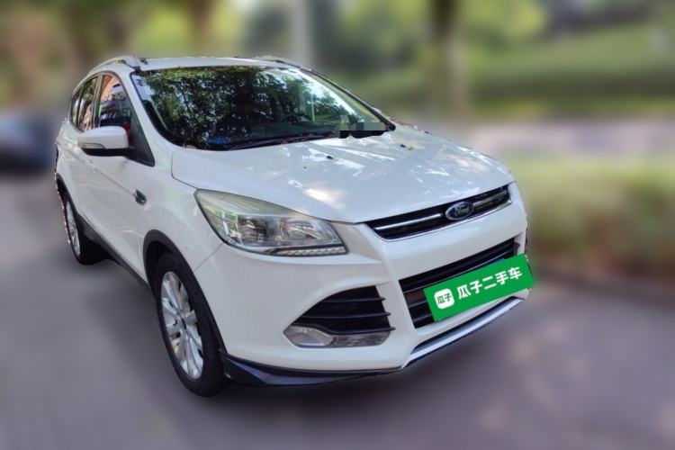 Used Ford Kuga 2015 1.5L GTDi Two-Wheel-Drive Comfort Model Front Right 45 Deg