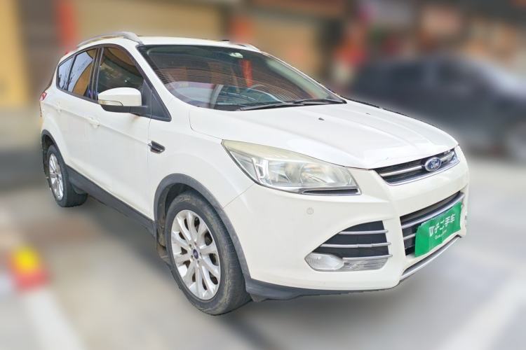 Used Ford Kuga 2015 1.5L GTDi Two-Wheel-Drive Comfort Model Front Right 45 Deg
