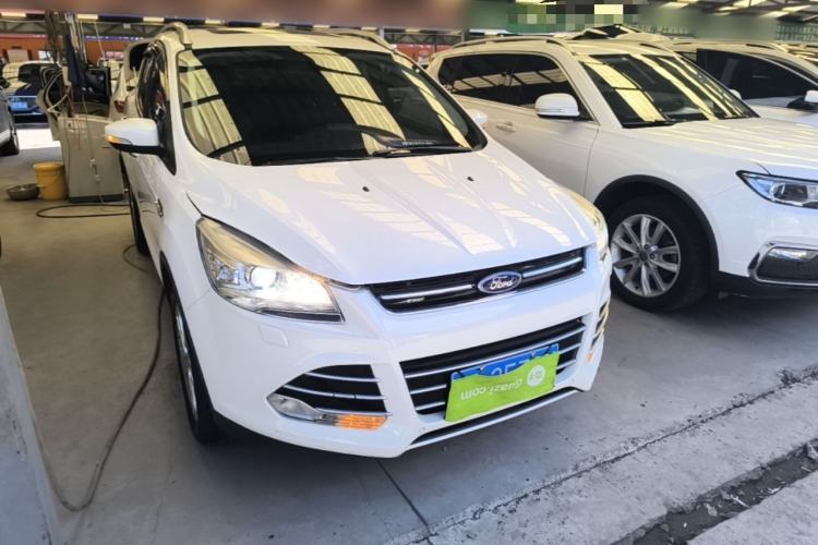 Used Ford Kuga 2015 2.0L GTDi Four-Wheel-Drive Sport Model Front Right 45 Deg
