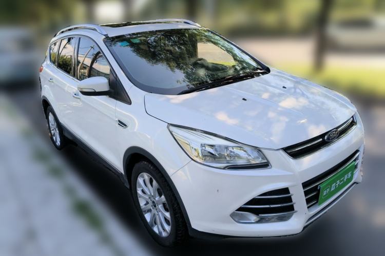 Used Ford Kuga 2015 1.5L GTDi Four-Wheel-Drive Elite Model Front Right 45 Deg